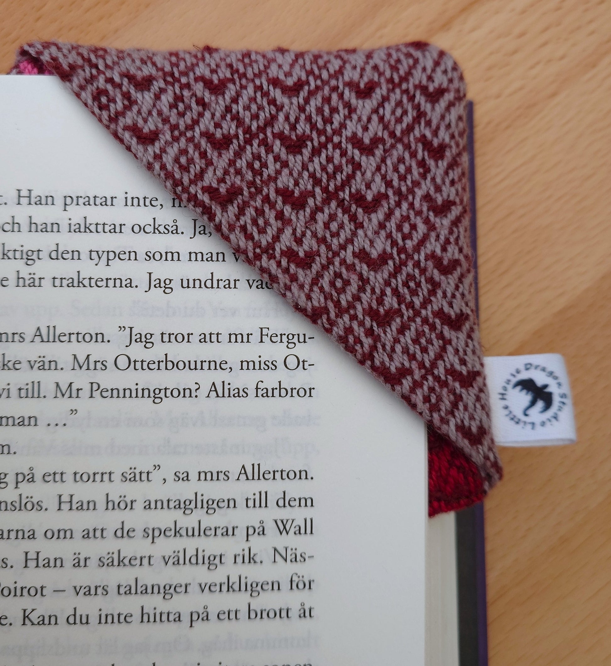 Bokmärke i handvävd tyg med hjärtan –  8,5x8,5 cm